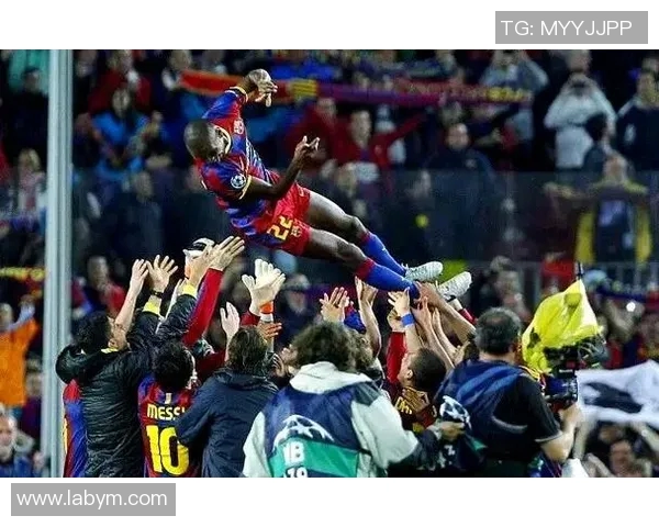 七位足球明星的传奇故事与他们在绿茵场上的辉煌成就解析