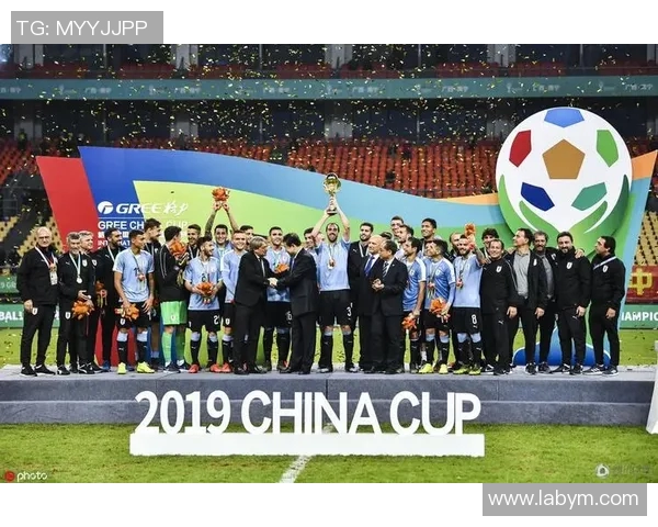 乌拉圭足球明星海报展现激情与荣耀的完美结合